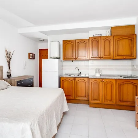 Eneas 1 Apartment